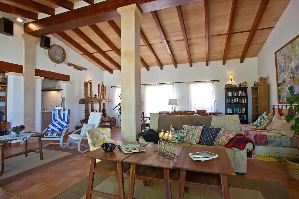 Lobby, Na Martina, Majorca