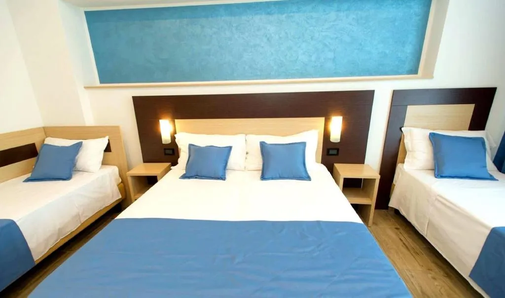 Room, Luxor Florence, Florence