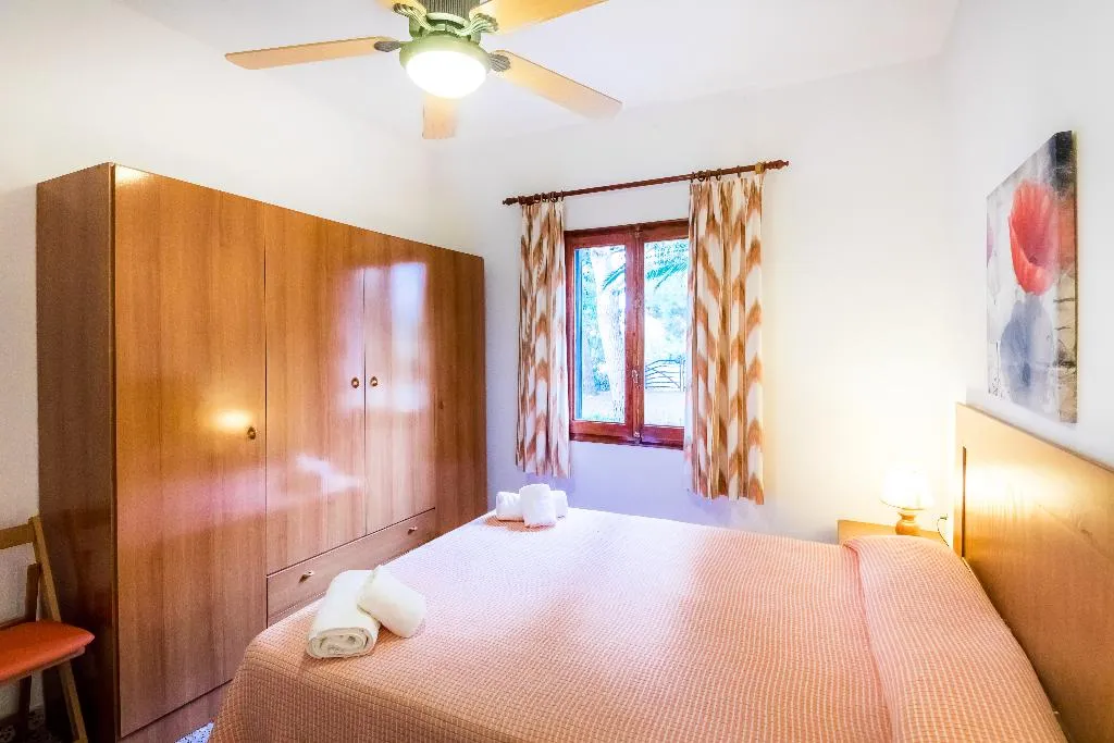 VILLA CAPACITY 6 THREE BEDROOM Room, Arenal Playa Menorca, Menorca