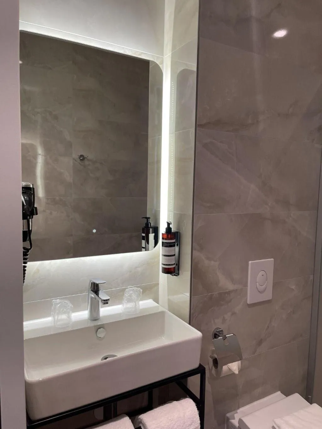 Room, OZO Hotels Antares Amsterdam Schiphol Airport, Amsterdam