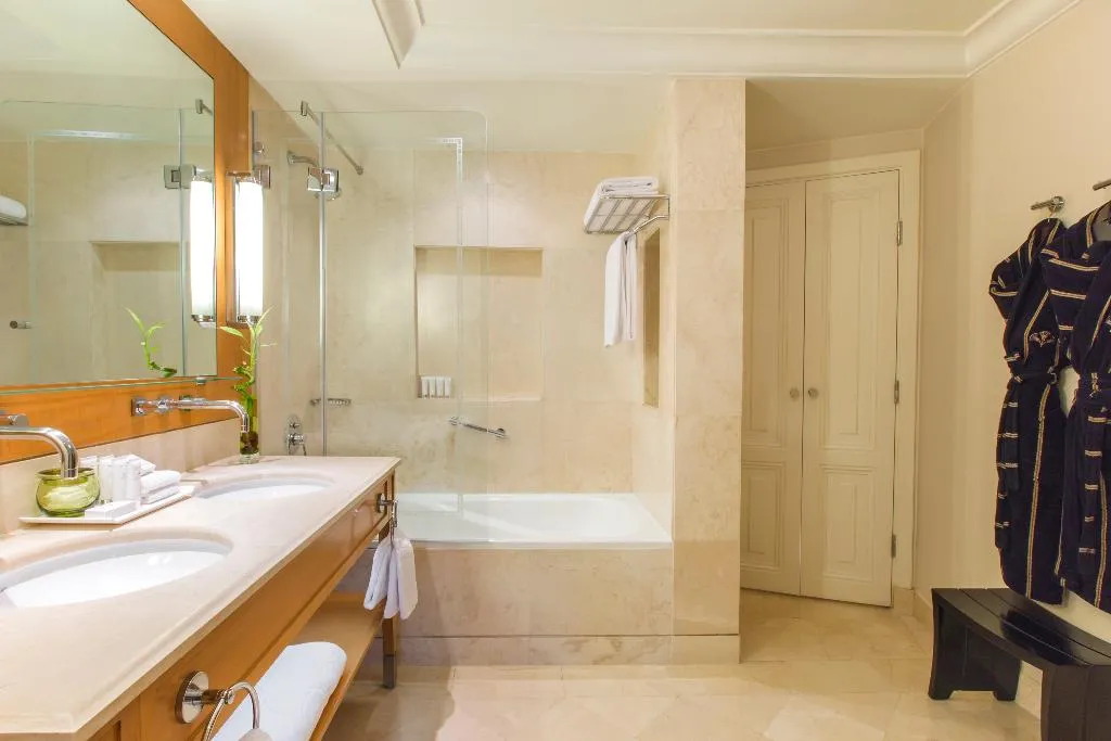 SUITE DELUXE Room, Kempinski Nile Hotel Garden City Cairo, Cairo