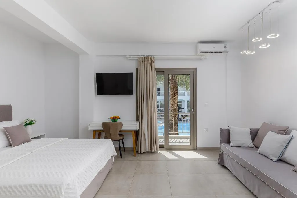 JUNIOR SUITE POOL VIEW Room, Stavros Beach Hotel Resort, Thessaloniki