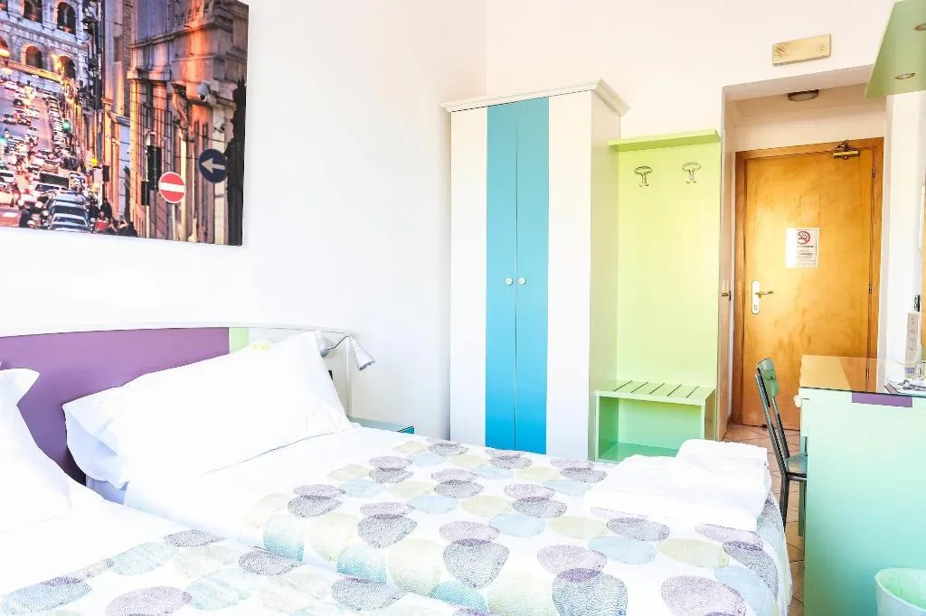 Room, The Beehive, Naples