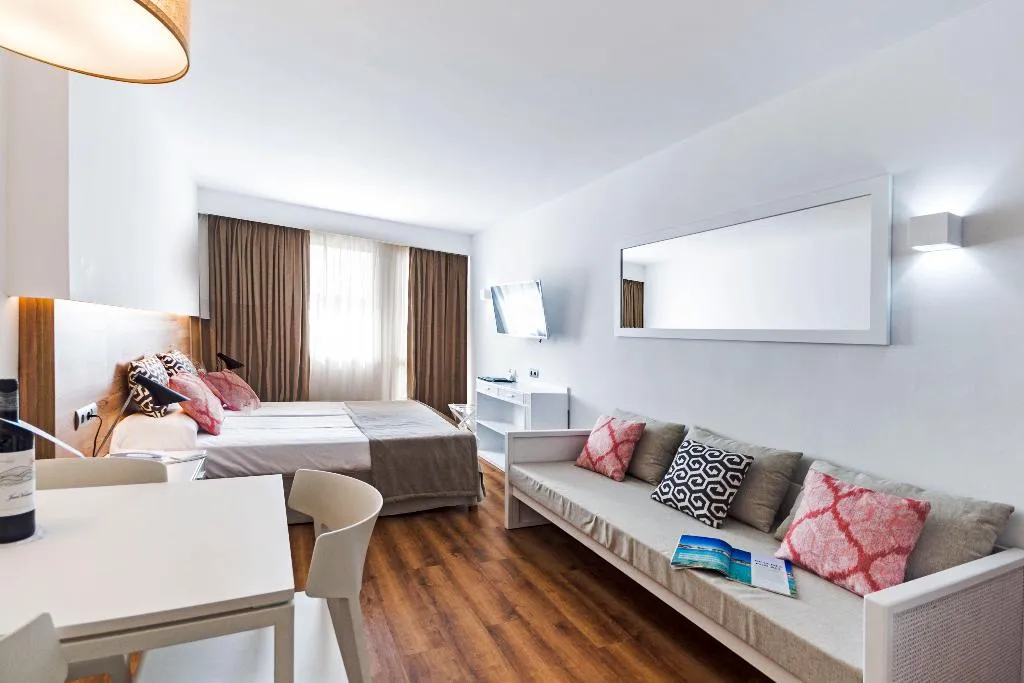 STUDIO CAPACITY 1 Room, Ponent Mar, Majorca