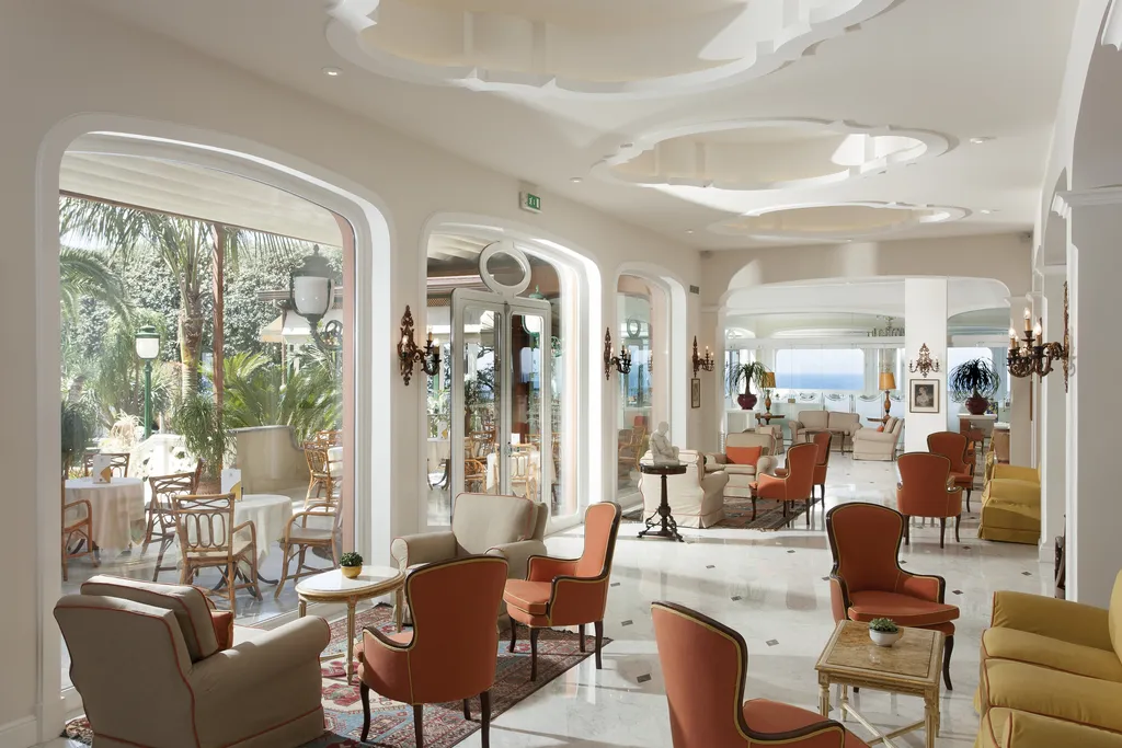 Lobby, Grand Hotel Ambasciatori, Naples