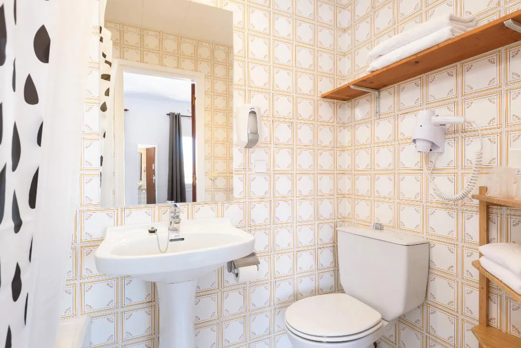 TRIPLE STANDARD Room, Hostal JUME - URBAN ROOMS, Menorca