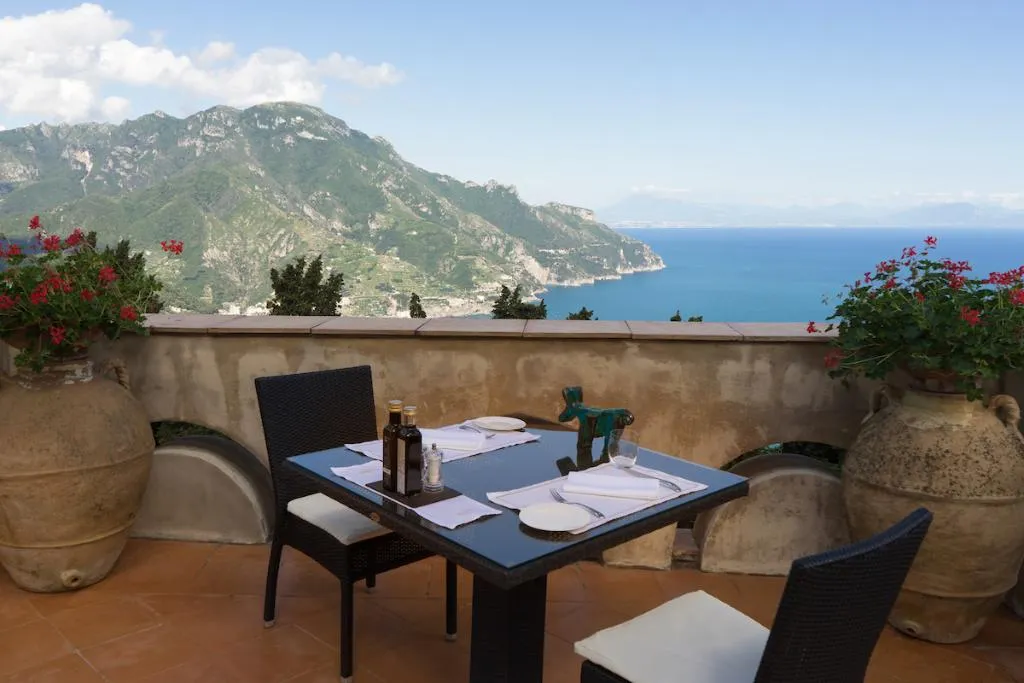 Restaurant, Villa Cimbrone, Naples