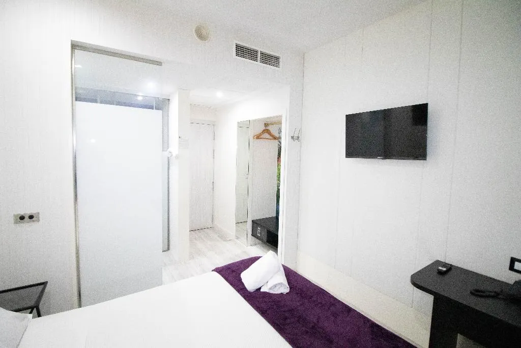 DOUBLE STANDARD Room, Avenida de España, Madrid