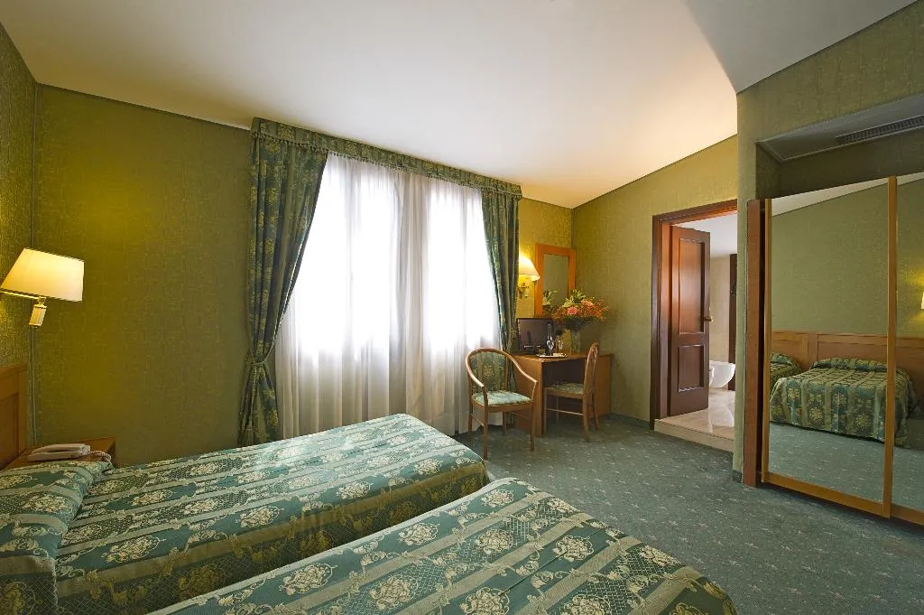 DOUBLE STANDARD Room, Spagna, Venice