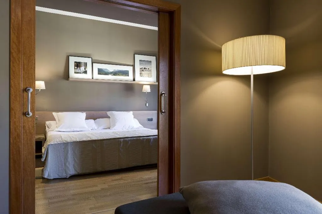 Room, Parador de la Seu d'Urgell, Costa Brava