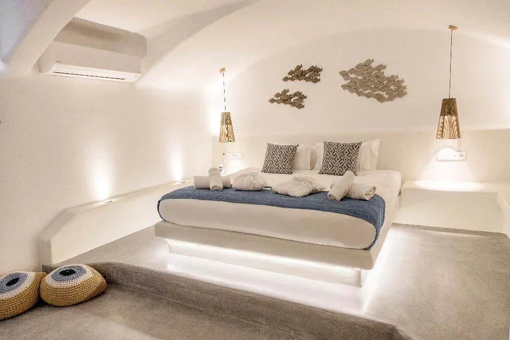 VILLA DELUXE WITH PRIVATE POOL Room, Cape 9, Santorini