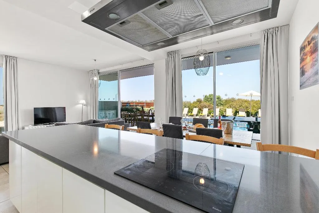 VILLA FIVE BEDROOMS WITH MORE THAN THREE BATHROOMS Room, Sea Point Villas, Cyprus