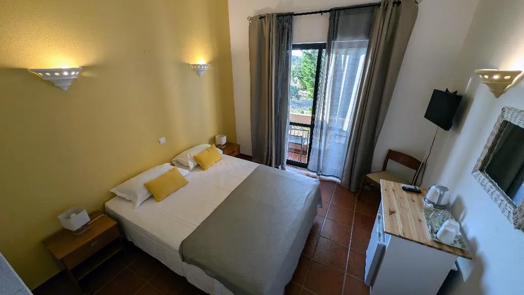 Double or Twin CLASSIC Room, Casa Rosa Montes, Algarve