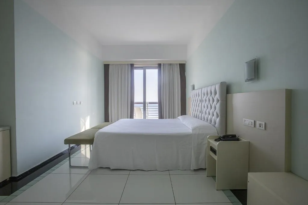 Double or Twin SUPERIOR SEA VIEW Room, Grand Hotel Salerno, Naples