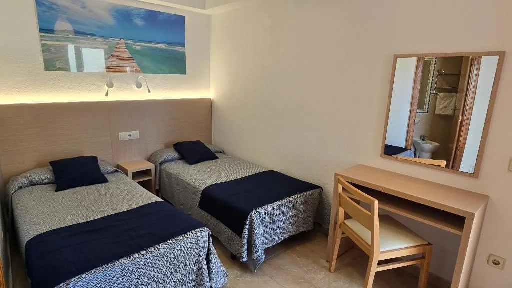 APARTMENT DUPLEX Room, Marina Palmanova Apartamentos, Majorca