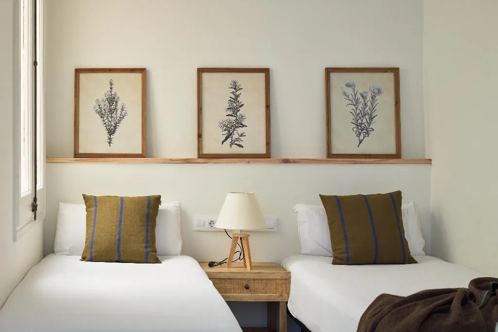 APARTMENT TWO BEDROOMS WITH TERRACE Room, Factory Apartments Barcelona, Barcelona