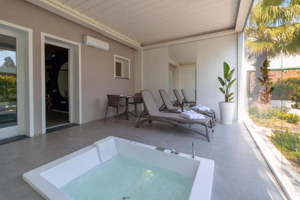 DOUBLE DELUXE WITH JACUZZI Room, Nabi Resort Glamping & Spa, Naples