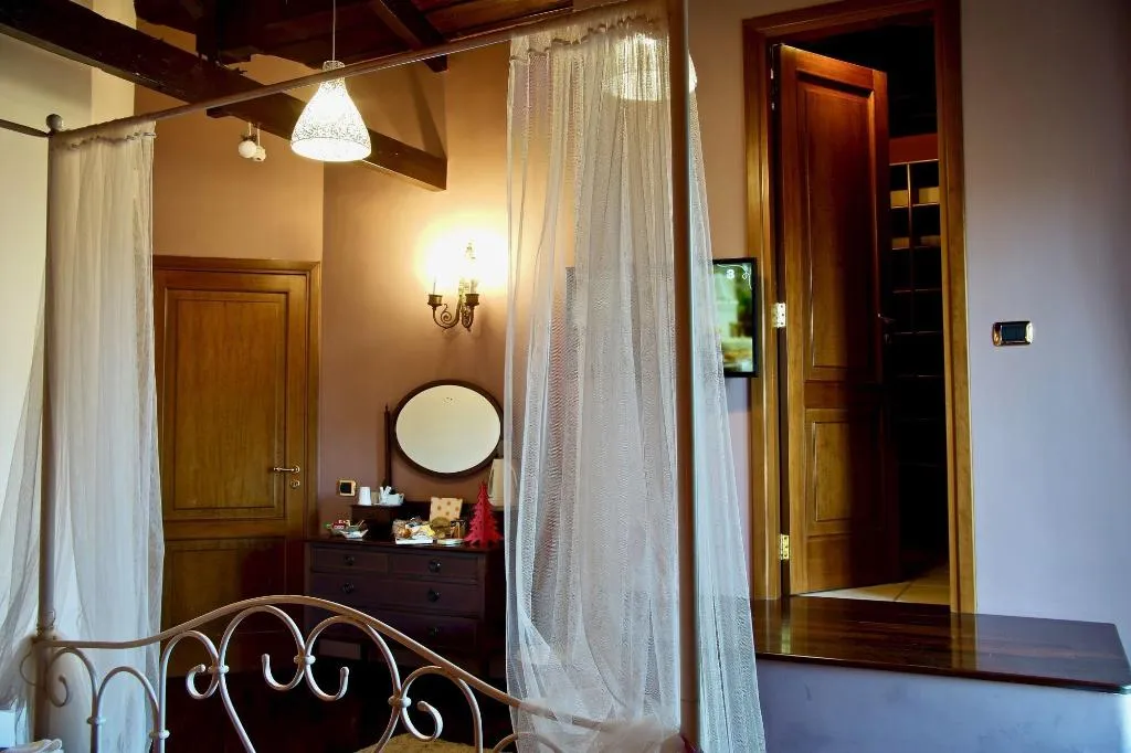 Room, B&b A'Luggetella, Naples