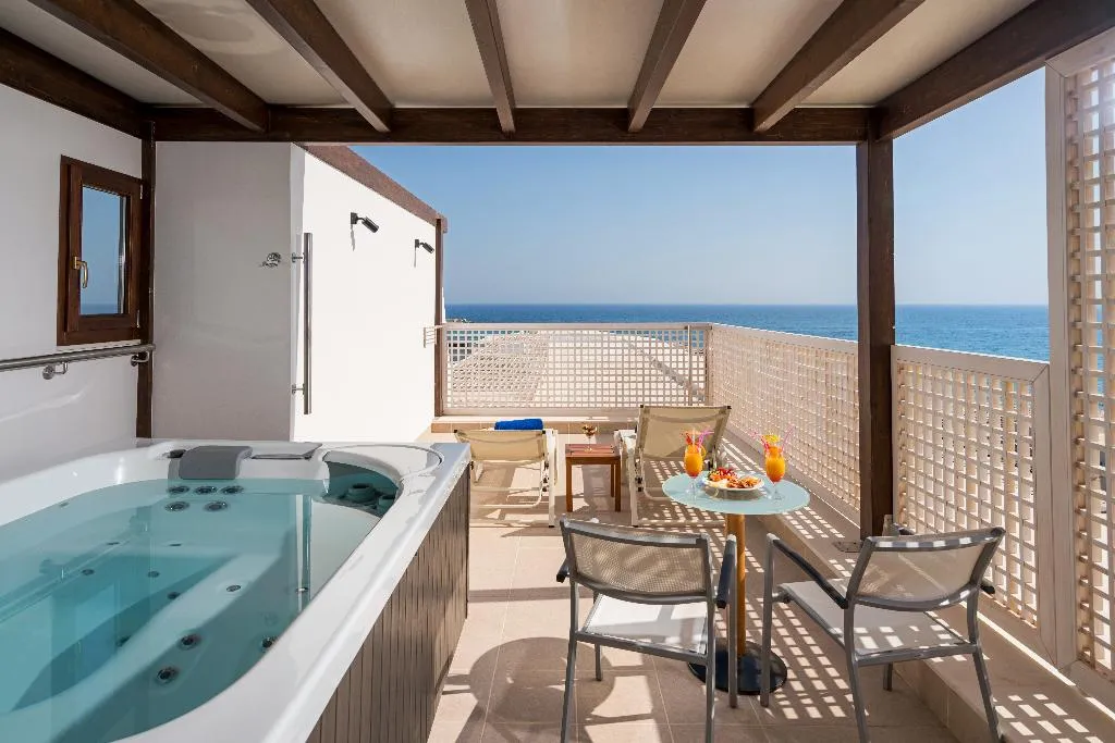 SUITE DELUXE SUPERIOR Room, Kriti Beach, Crete
