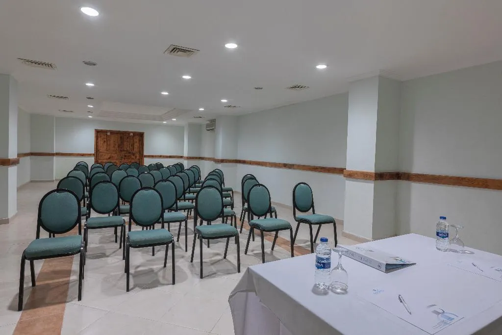 Conferences, Kayamaris, Dalaman