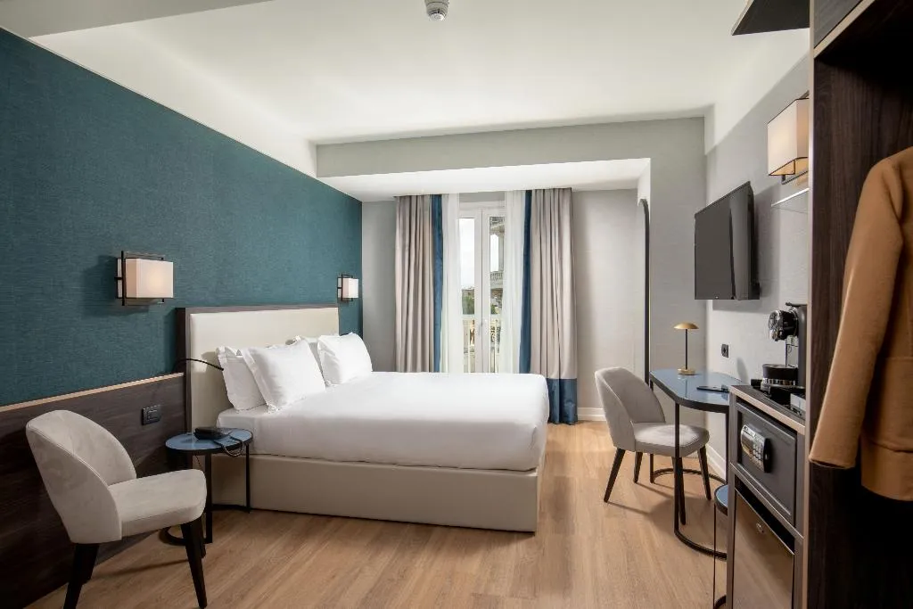 DOUBLE SUPERIOR Room, St. Martin, Rome