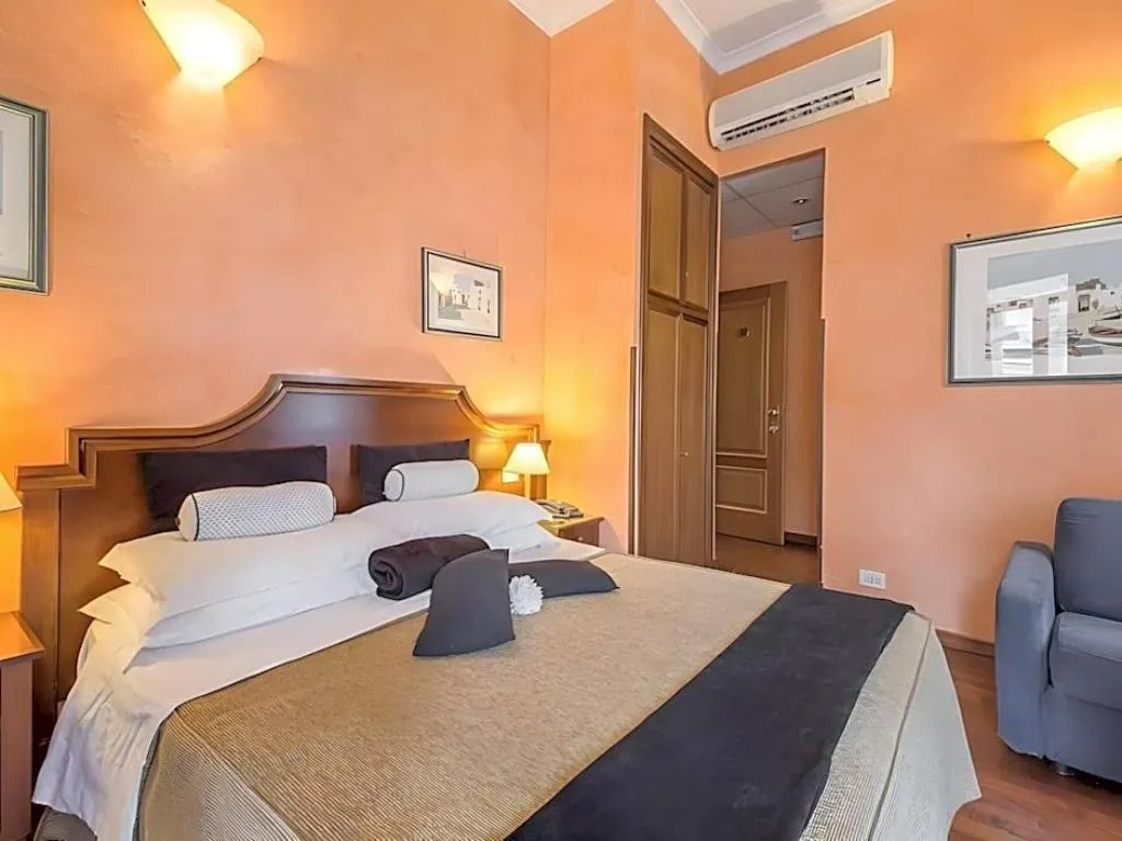 Room, Le Petit, Rome