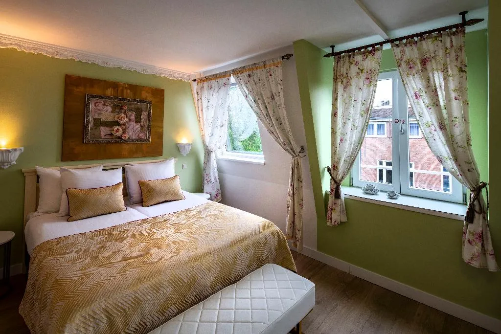 FAMILY ROOM STANDARD Room, Hotel Jupiter, Amsterdam