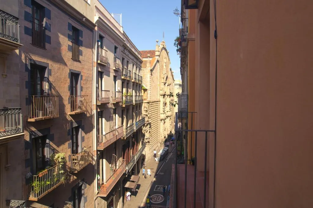APARTMENT CAPACITY 10 Room, La Guarida, Barcelona