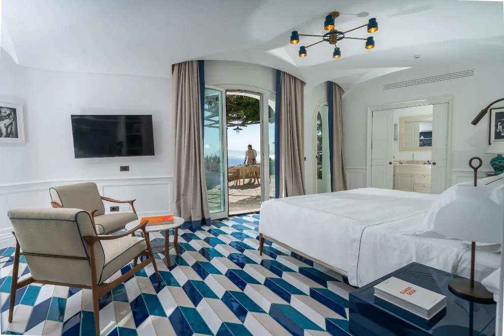 Room, Borgo Santandrea, Naples