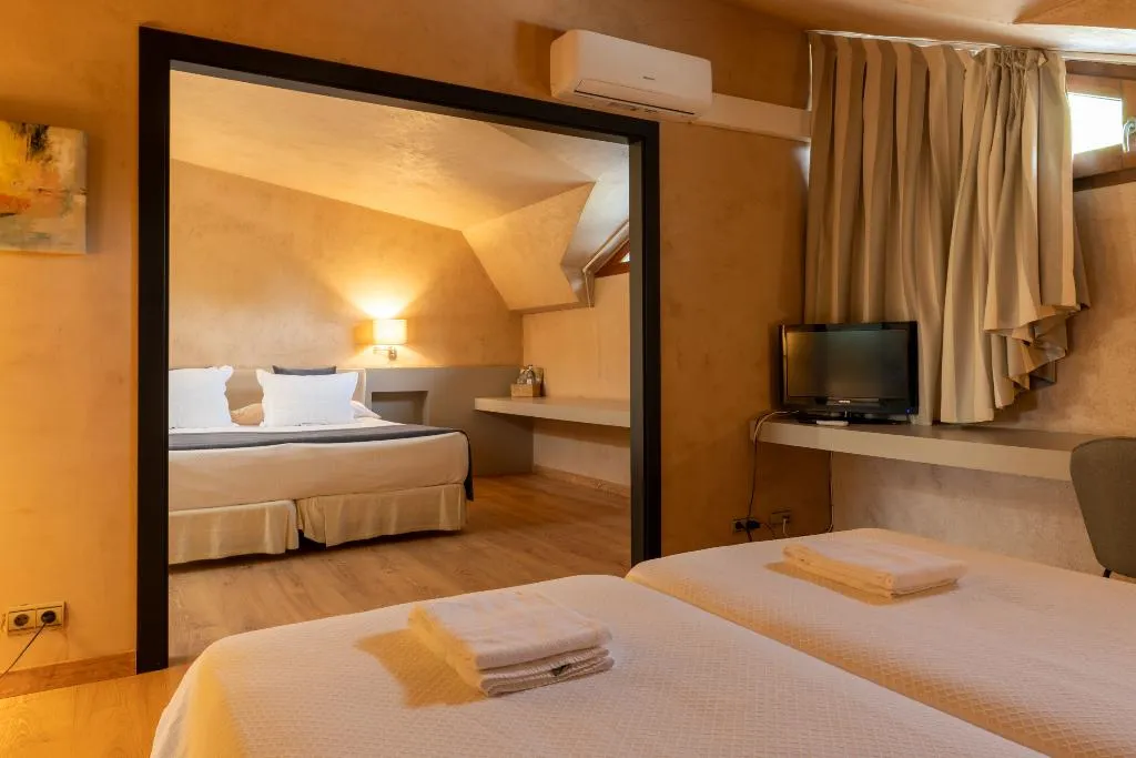 FAMILY ROOM STANDARD Room, Xalet del Golf, Barcelona
