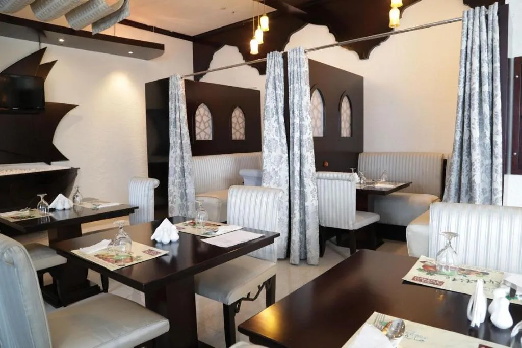 Restaurant, The Park Hotel Ex Al Jawhara Gardens, Dubai