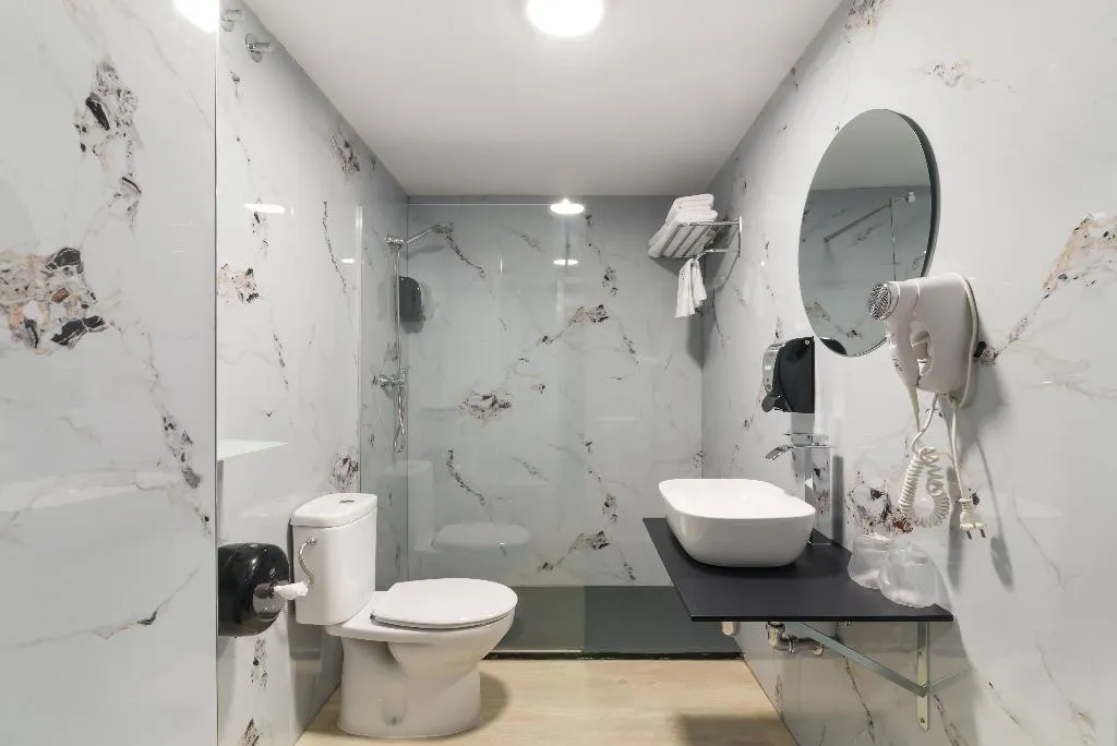 Double or Twin WITH BALCONY Room, Roisa Hostal Boutique, Madrid