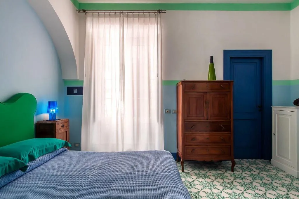 Room, Casa Astarita, Naples