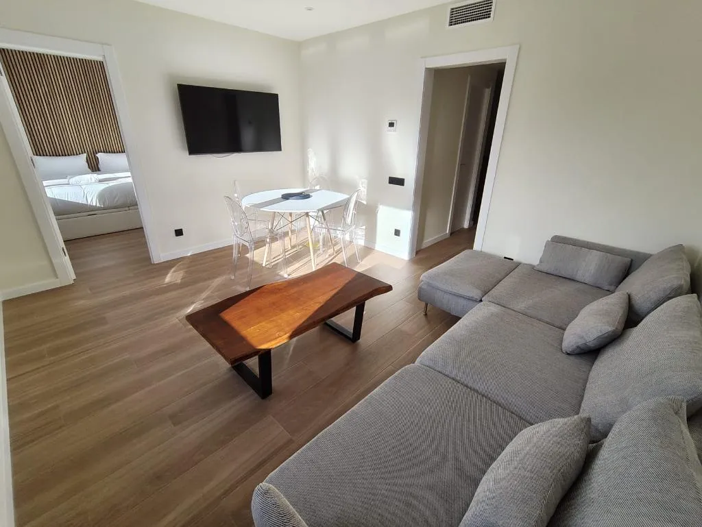 APARTMENT THREE BEDROOMS TWO BATHROOMS Room, Mercedes Heritage Apartments, Barcelona