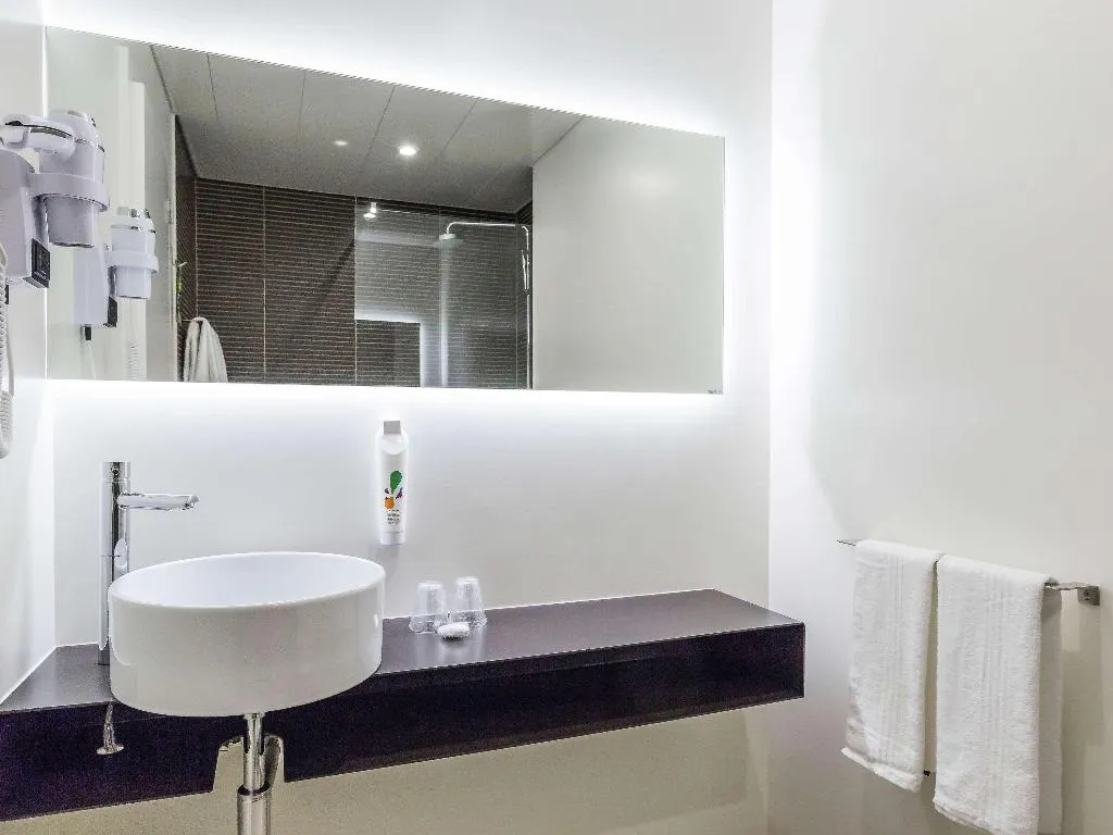 DOUBLE QUEEN SIZE BED Room, ibis Styles Lisboa Centro Marquês de Pombal, Lisbon