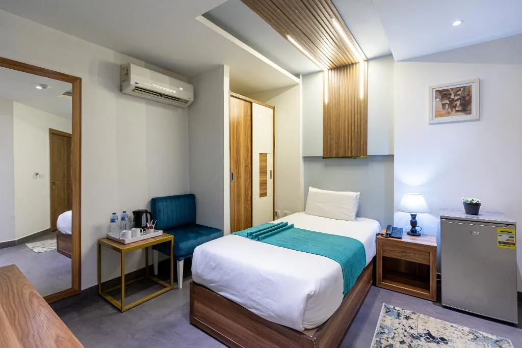SINGLE STANDARD Room, Pyramids Yard Hotel, Cairo