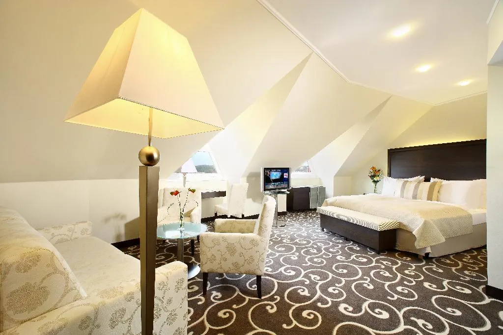JUNIOR SUITE PREMIUM ONE BEDROOM Room, Grand Hotel Bohemia, Prague