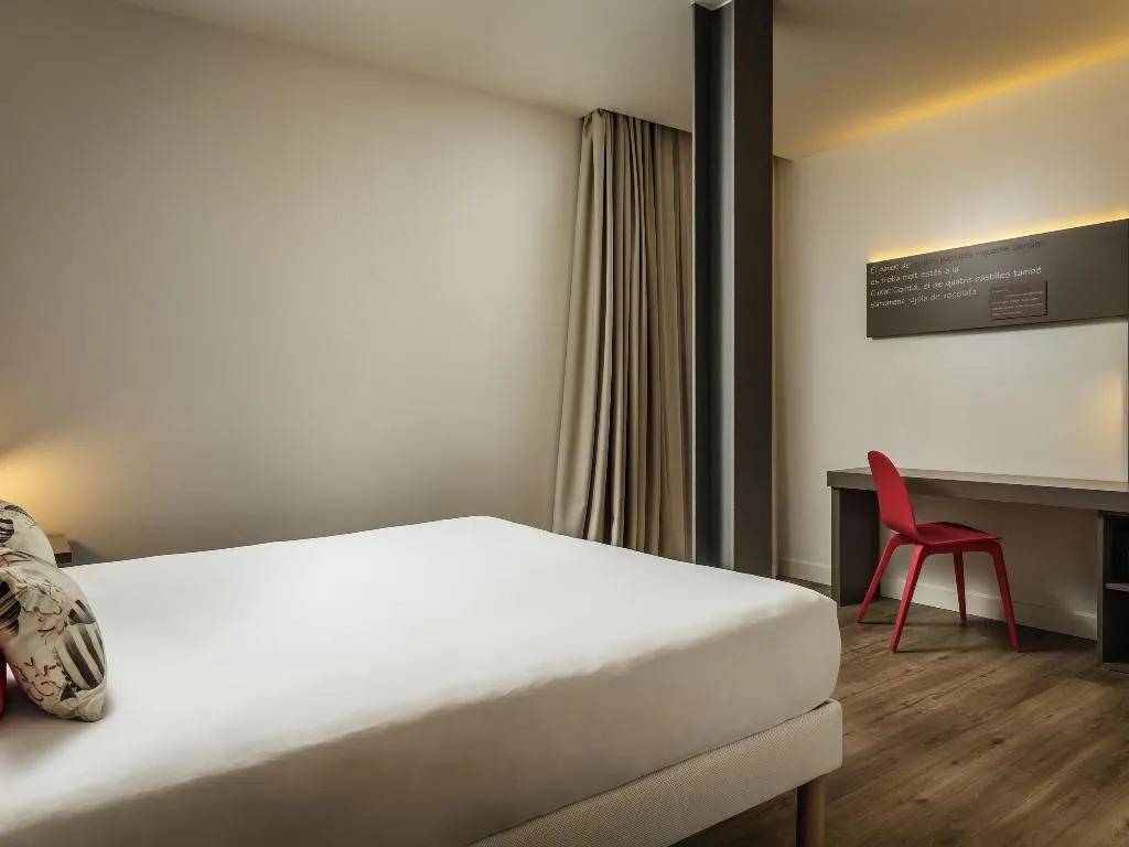 DOUBLE INNER Room, Ibis Styles Barcelona Centre, Barcelona