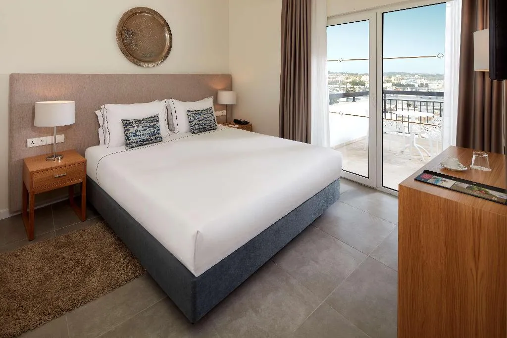 FAMILY ROOM POOL VIEW Room, NH Lagos Algarve Resort, Algarve