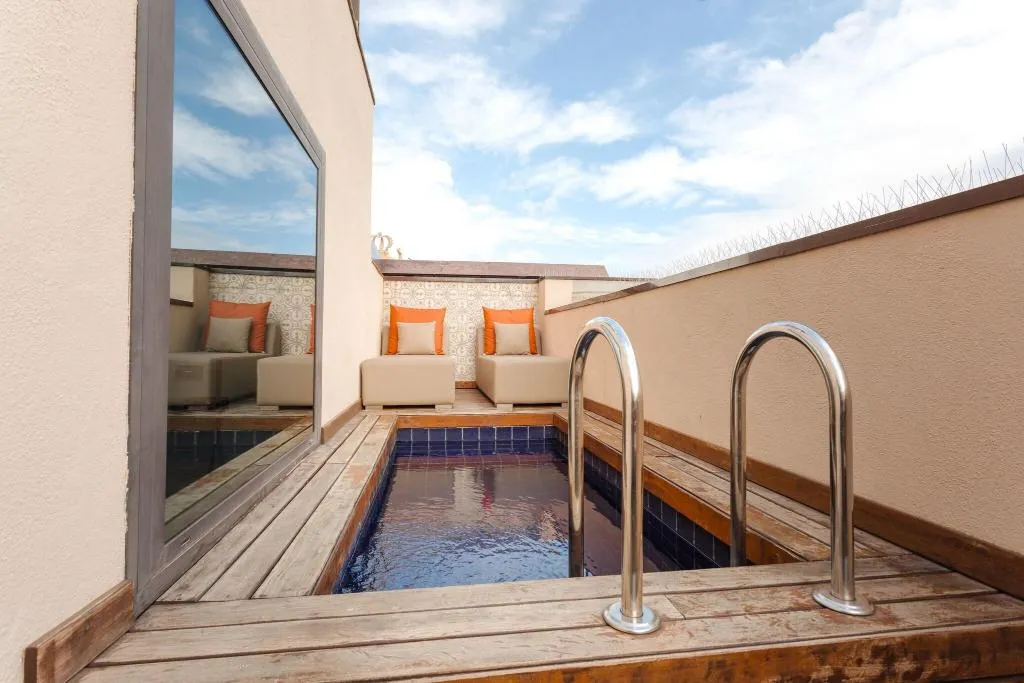 DOUBLE SUPERIOR WITH PRIVATE POOL Room, Do: Placa Reial, Barcelona