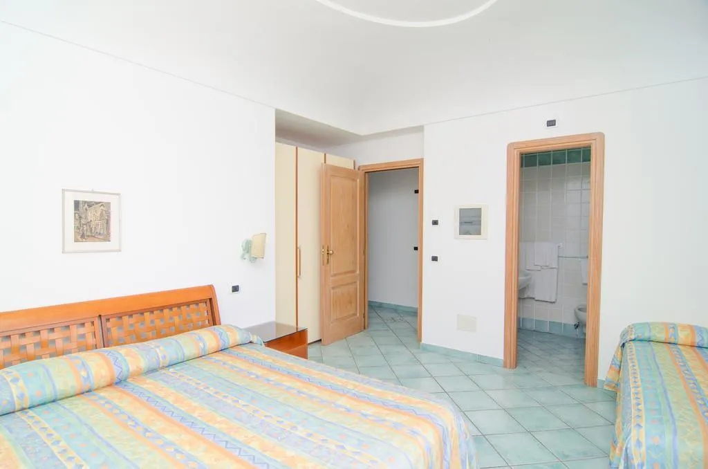 TRIPLE STANDARD Room, La Capannina, Naples