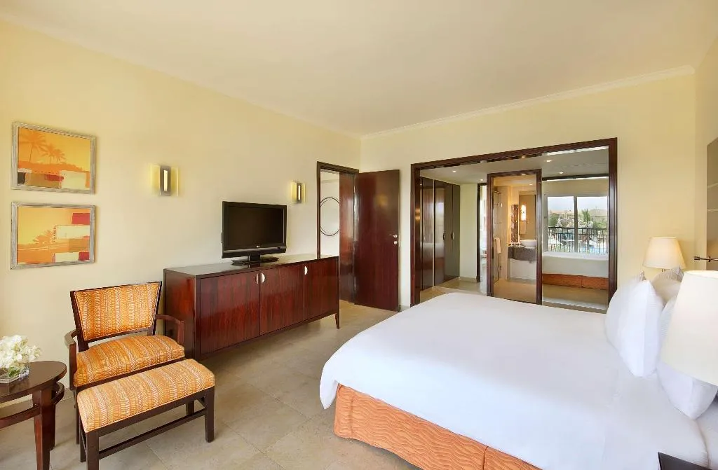 SUITE DELUXE POOL VIEW Room, DoubleTree by Hilton Sharm El Sheikh - Sharm Bay, Red Sea Riviera
