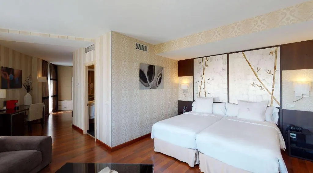 Room, Radisson RED Madrid, Madrid