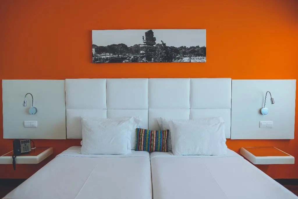 FAMILY ROOM CAPACITY 5 Room, Aquashow Park Hotel, Algarve