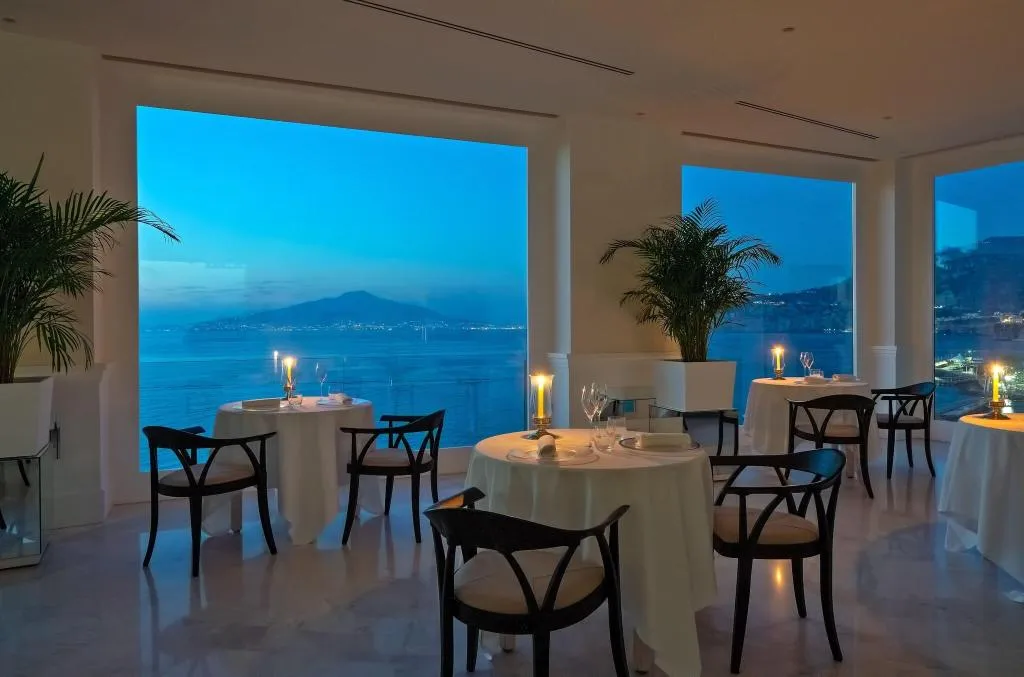 Restaurant, Bellevue Syrene, Naples