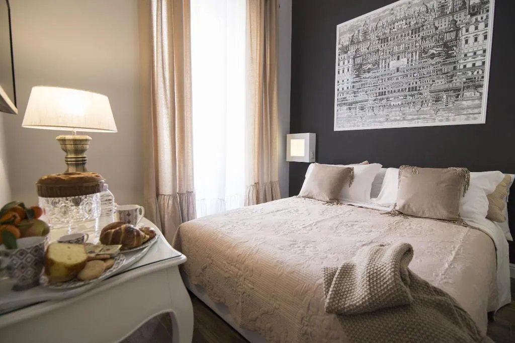 Room, Domus Deorum Deluxe, Naples