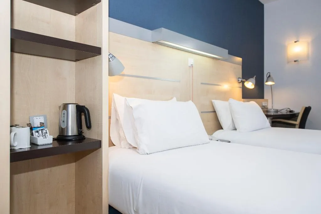 Room STANDARD Room, Holiday Inn Express Molins de Rei, Barcelona