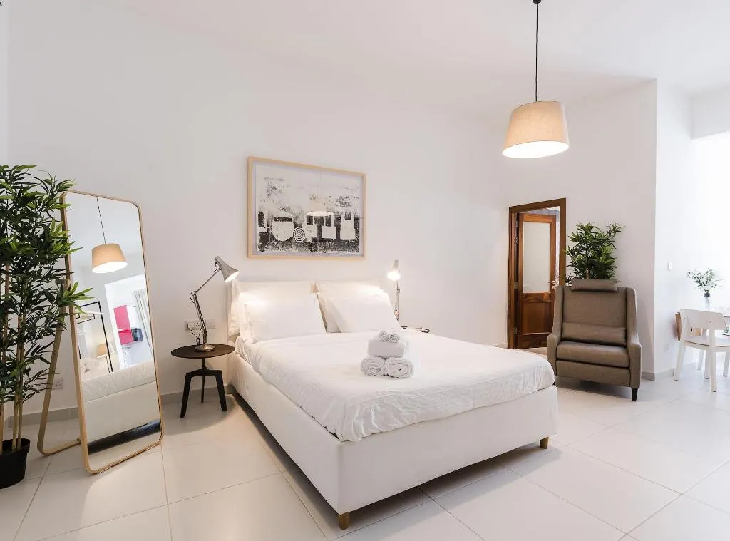 Room, Two Pillows Boutique Hostel, Malta