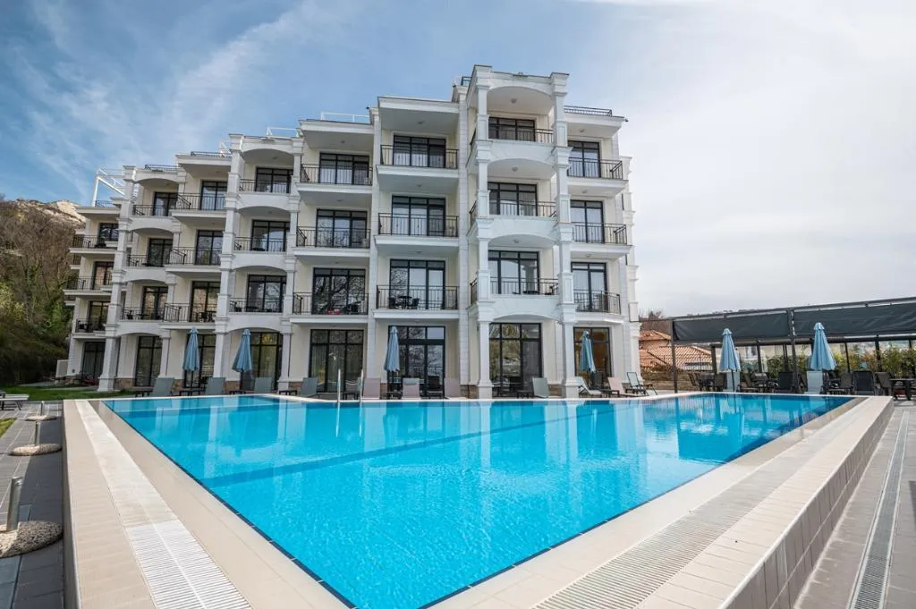 Pool, Samara, Varna