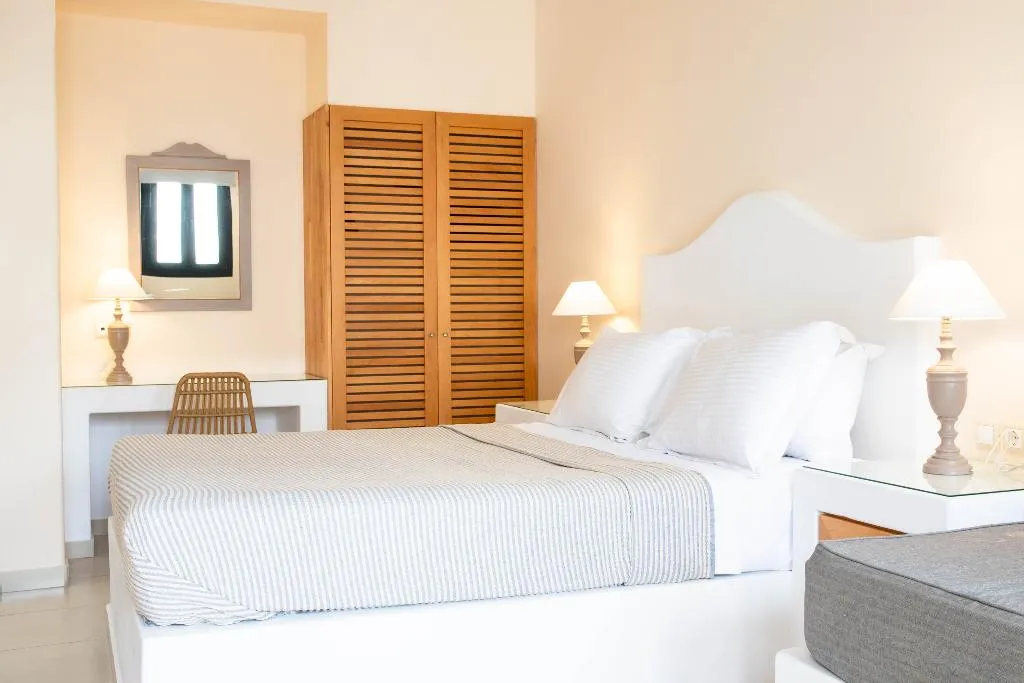 Double or Twin STANDARD Room, Sellada Beach, Santorini
